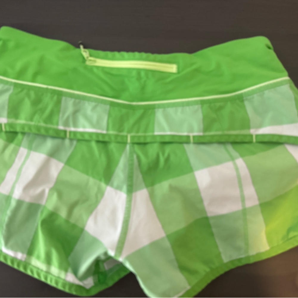 LULULEMON Green  speed up shorts. 2.5” Inseam. Size 4.